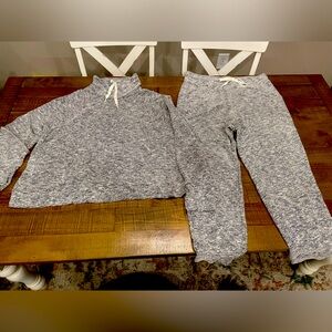 Offline by Aerie women’s lounge wear set. XL/XXL in black and white pattern.